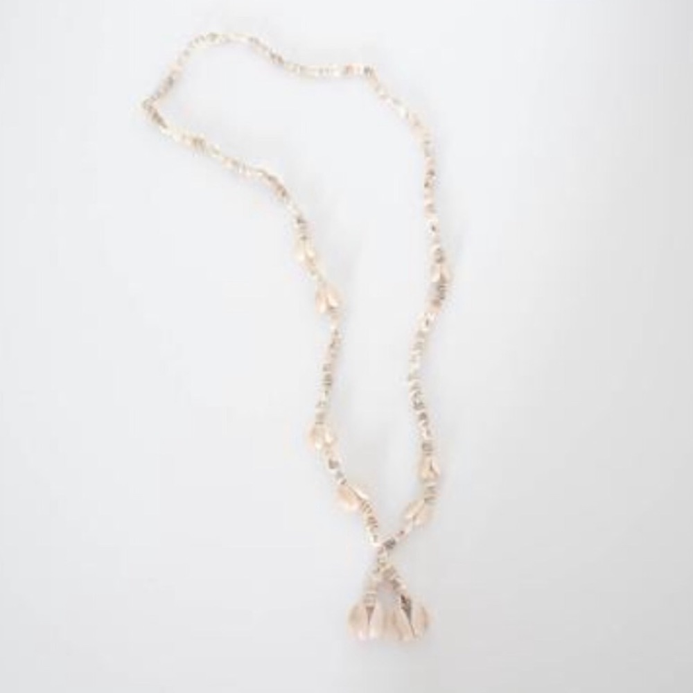 Vintage Shell Necklace - Picture 3 of 3